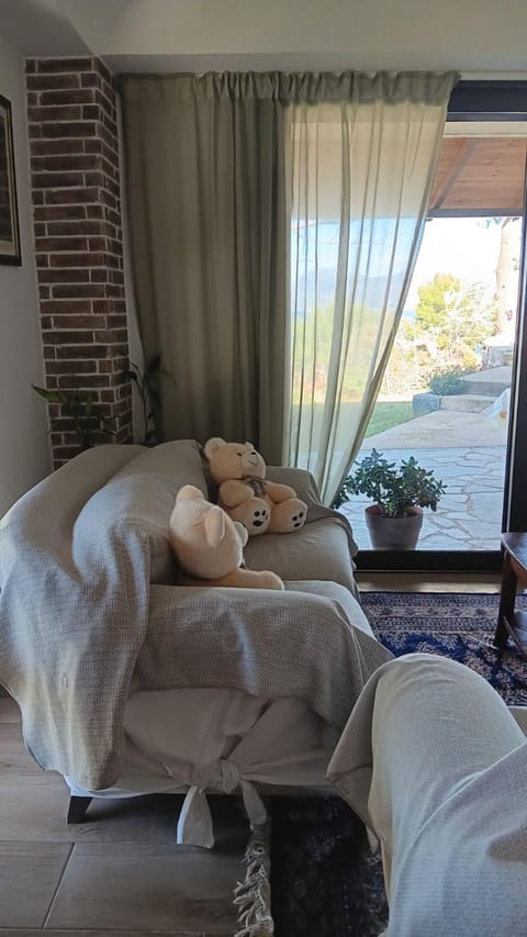 Thalantheia House House in Euboea