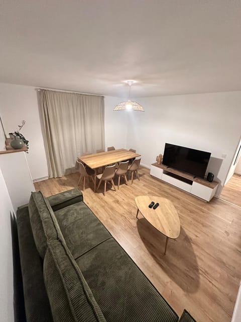 Communal lounge/ TV room, TV and multimedia, Living room