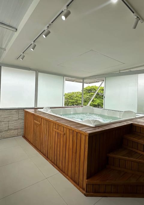 Hot Tub, Swimming pool