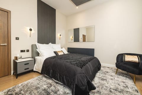 Bed, Decorative detail, Seating area, Bedroom