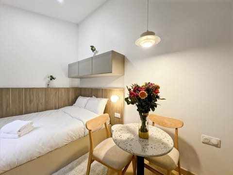 Bed, Living room, Photo of the whole room, Bedroom