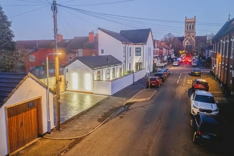 Luxury Cosy Garden Suite - Spa-Bath Apartment in Burton upon Trent