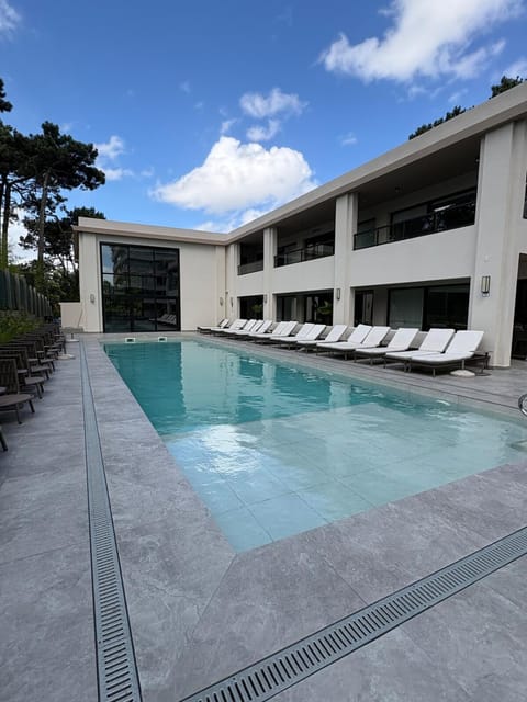 Property building, Day, Pool view, Swimming pool