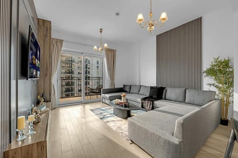 TV and multimedia, Balcony/Terrace, Living room, Decorative detail, Seating area, Evening entertainment