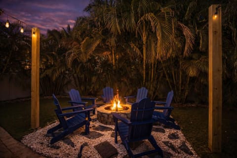 NEW Sea Drift Oasis - Heated Pool Spa Game Room House in Crystal Beach