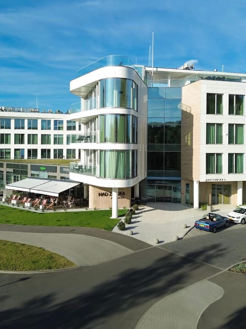 Property building, Location