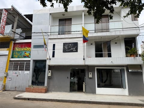 Facade/entrance