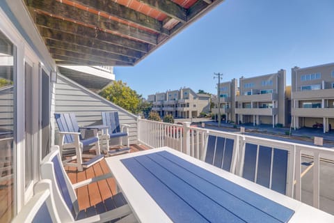 View (from property/room), Balcony/Terrace, Seating area, Dining area