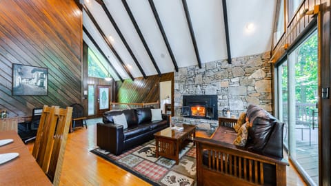 4BR Retreat Hot Tub Views Pets OK North AVL House in Woodfin