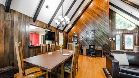 4BR Retreat Hot Tub Views Pets OK North AVL House in Woodfin