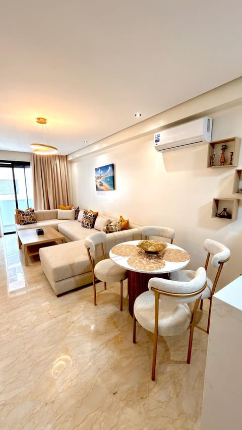 Living room, Seating area, Dining area, air conditioner