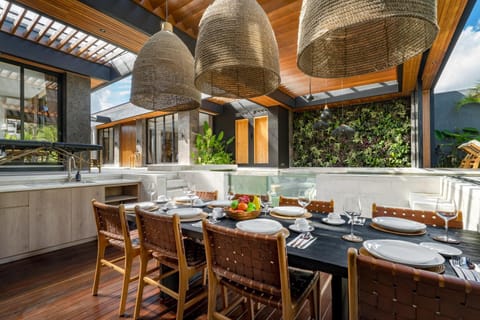 Food and drinks, Seating area, Food