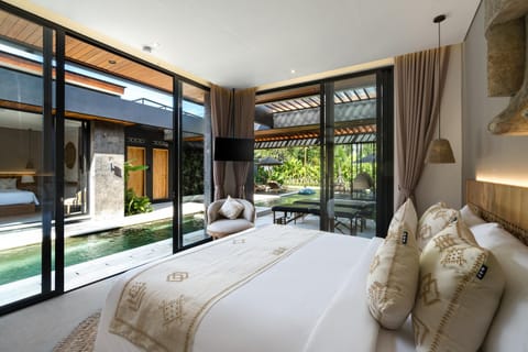 Bed, Bedroom, Pool view, towels