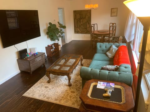 Lakeside Retreat with Yard and Deck--15 mins from Downtown ATL & Emory, 8 mins from Agnes Scott Vacation rental in Candler-McAfee