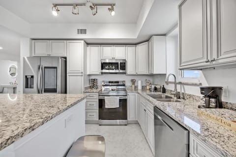 River Fly-In Duo - 5Bd - River & Runway View House in Merritt Island