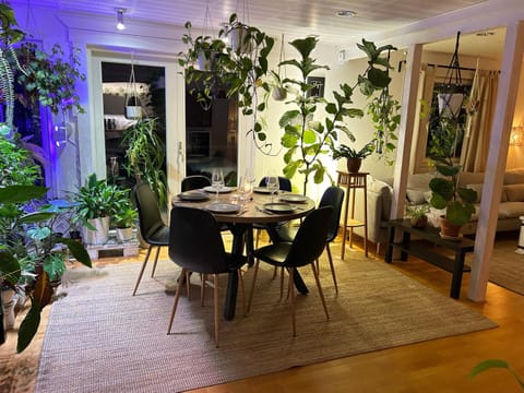 Living room, Dining area