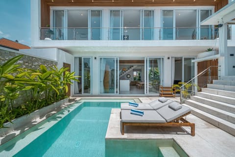 Villa Era - 4BR Modern Escape with Rooftop - 4 Mins to the Beach Villa in North Kuta