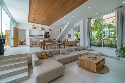 Villa Era - 4BR Modern Escape with Rooftop - 4 Mins to the Beach Villa in North Kuta