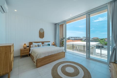 Villa Era - 4BR Modern Escape with Rooftop - 4 Mins to the Beach Villa in North Kuta