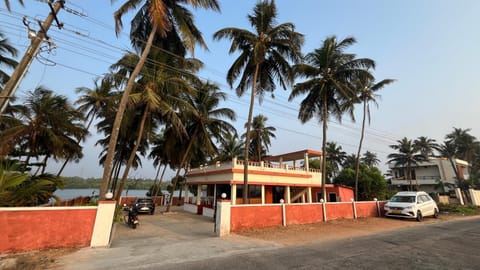 Property building, Day, Neighbourhood, Natural landscape, View (from property/room), Sea view, Street view, Street view, Quiet street view, Parking