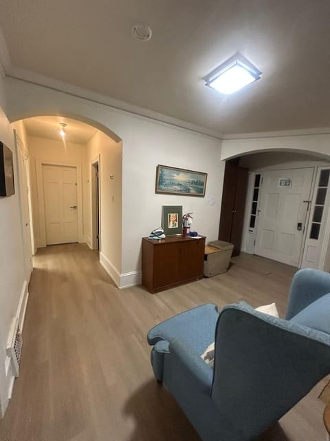 Airport Vancouver Private Rooms - Transit at Doorstep, Free Parking & Fast Wi-Fi Vacation rental in Vancouver