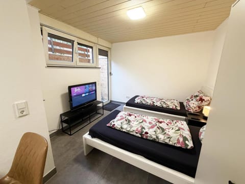 TV and multimedia, Photo of the whole room, Bedroom
