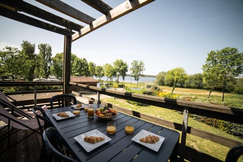 Property building, Balcony/Terrace, Dining area