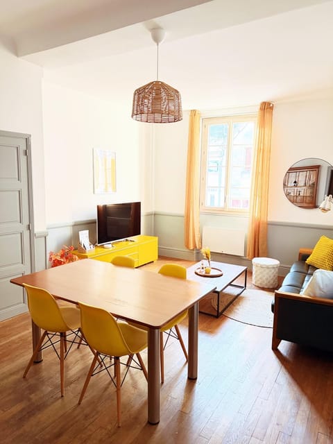 TV and multimedia, Living room, Dining area