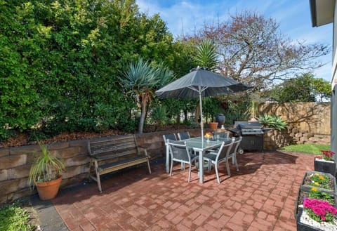 Stylish Coastal Living Near Auckland City & Malls House in Auckland