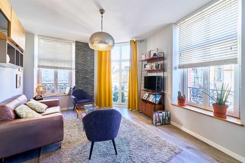 Communal lounge/ TV room, TV and multimedia, Living room, Seating area, furniture