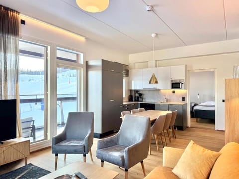 Kitchen or kitchenette, Living room, Seating area, Dining area, Landmark view