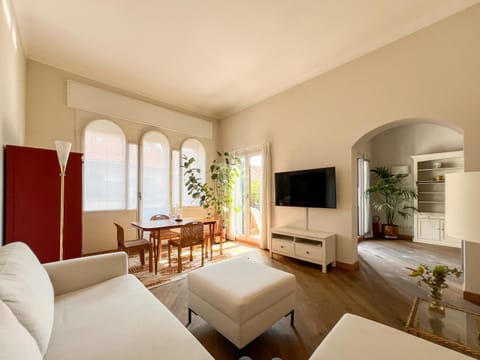 Communal lounge/ TV room, Bed, TV and multimedia, Living room, Photo of the whole room, Seating area, Dining area, Evening entertainment
