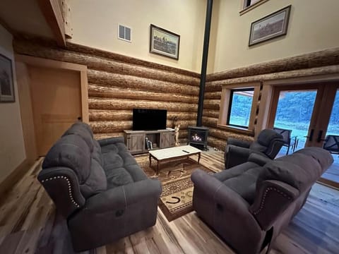 TV and multimedia, View (from property/room), Living room, Seating area, Evening entertainment