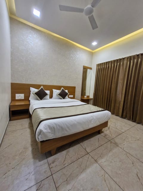 Bed, Bedroom, air conditioner