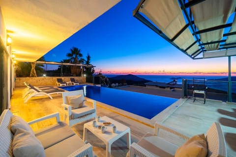 Patio, Day, Natural landscape, View (from property/room), Balcony/Terrace, Seating area, Pool view, Sea view, Swimming pool, Swimming pool, Sunset, sunbed