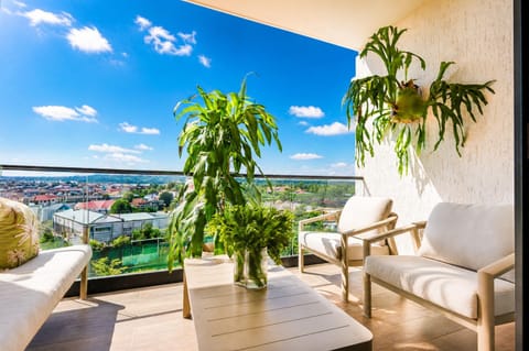View (from property/room), Balcony/Terrace