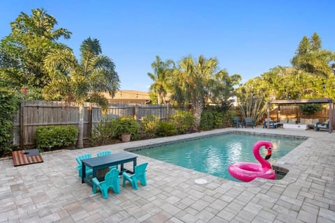 Private Heated Pool & Game Room Escape House in Cortez