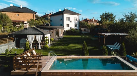 Property building, Patio, Garden, Garden view, Pool view, Swimming pool, Swimming pool, sunbed