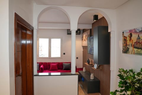 TV and multimedia, Kitchen or kitchenette, Living room, Seating area