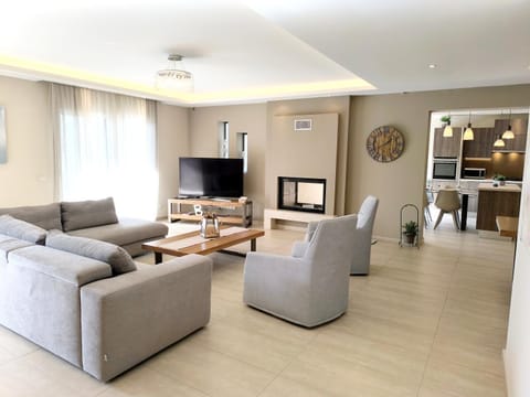 TV and multimedia, Living room, Seating area