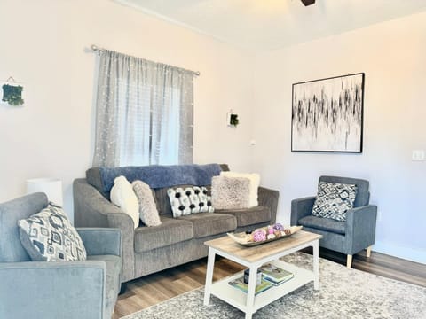 Newly Remodeled 2 Bedroom Home in Shelbyville Family Friendly House in Indiana