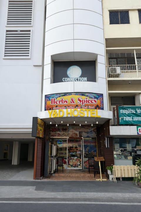 Property building, Day, Property logo or sign, On-site shops, Logo/Certificate/Sign, City view, Street view
