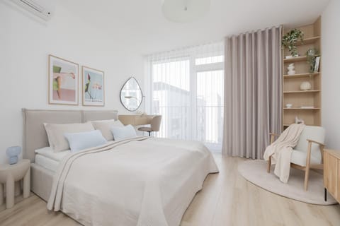 Bed, Living room, Photo of the whole room, Seating area, Bedroom