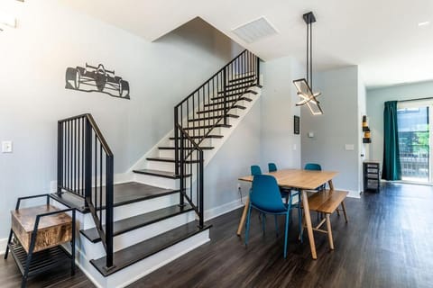 Lux Home 5 mins to Grand Park with Private Garage-Family Friendly House in Westfield