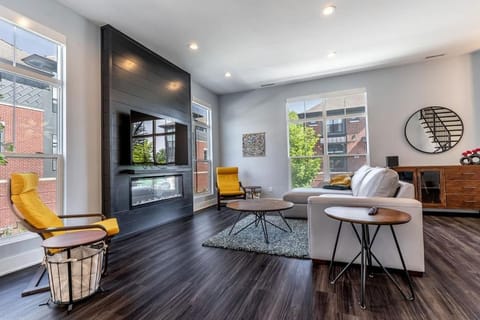 Lux Home 5 mins to Grand Park with Private Garage-Family Friendly House in Westfield