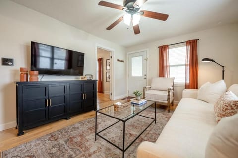 Family Neighborhood - Full Yard - Parking House in Greenwood