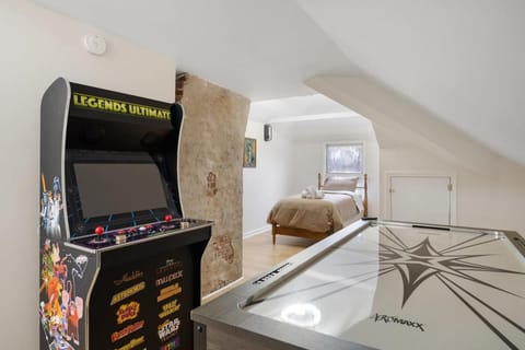 Prime Derby Location - Firepit - Yard - Family Friendly House in Louisville