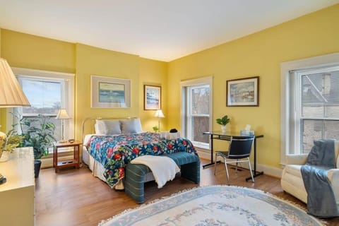 Vibrant Home: Historic Charm Perfect Location House in Louisville