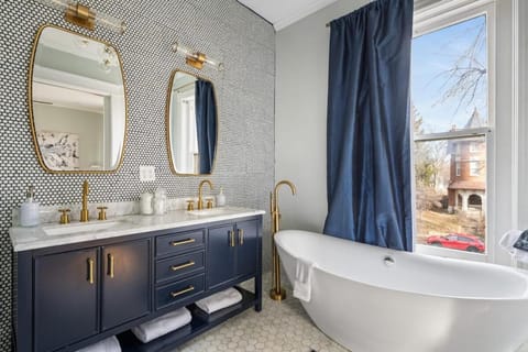 Derby City Delight - LUX home in Perfect Location - Family Friendly House in Louisville