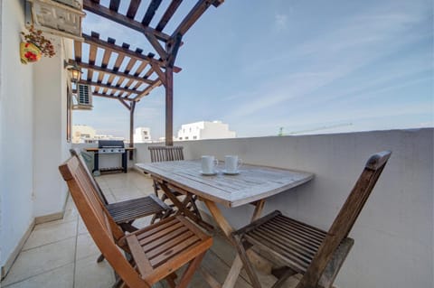 Patio, Day, Natural landscape, BBQ facilities, View (from property/room), Balcony/Terrace, Dining area